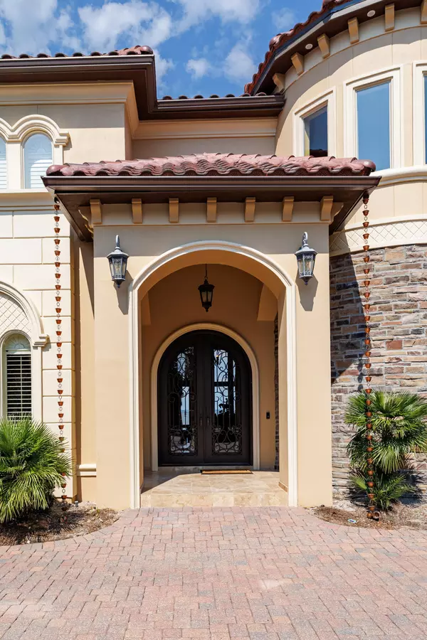 Destin, FL 32541,450 Admiral Court