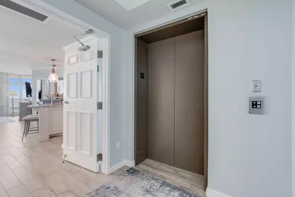 Destin, FL 32541,15200 Emerald Coast Parkway  #407