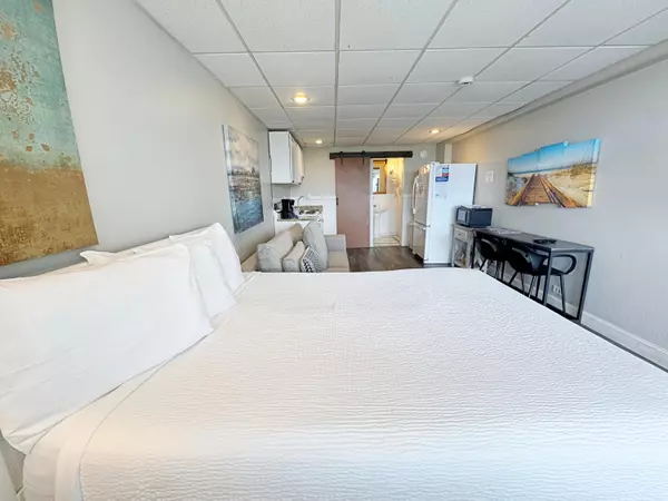 Panama City Beach, FL 32413,14401 Front Beach Road  ## 433