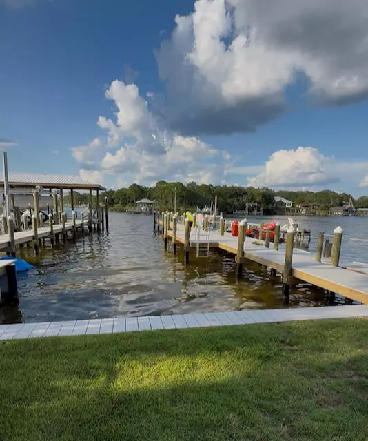 Destin, FL 32541,707 Sixth Street