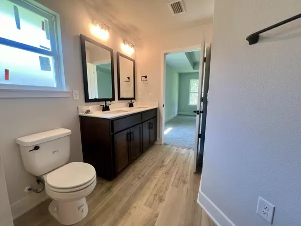 Milton, FL 32583,5327 Hidden Pines Circle