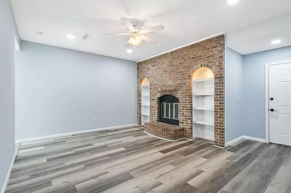 Mary Esther, FL 32569,410 Rue Des Tours