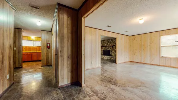 Defuniak Springs, FL 32435,163 S Davis Lane