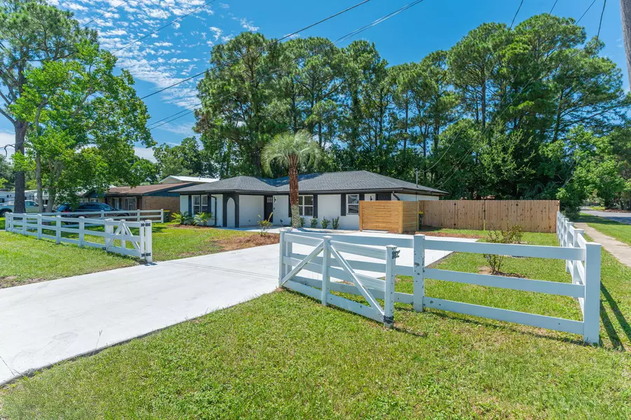 38 NW Deal Avenue, Fort Walton Beach, FL 32548