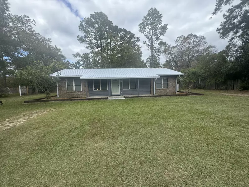 5827 Coy Burgess Loop, Defuniak Springs, FL 32435