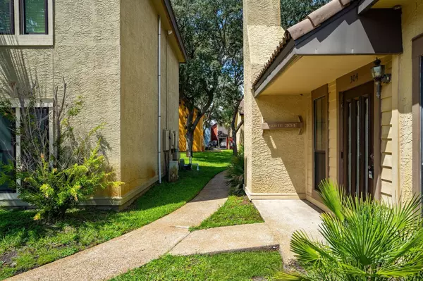 Mary Esther, FL 32569,151 Mary Esther Blvd  #304