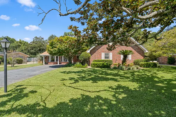 20 Magnolia Avenue, Shalimar, FL 32579