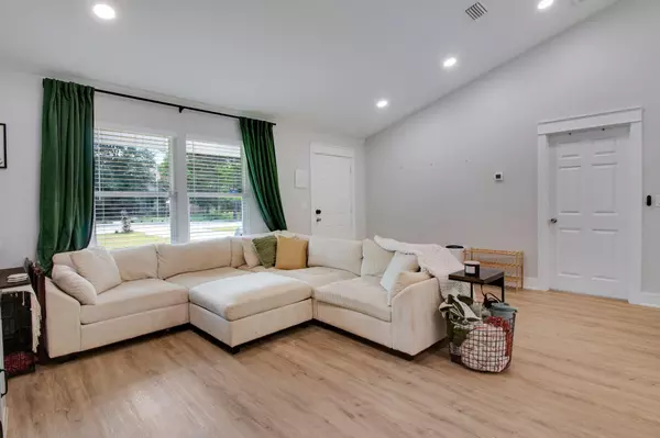 Defuniak Springs, FL 32433,43 E Crocus Avenue