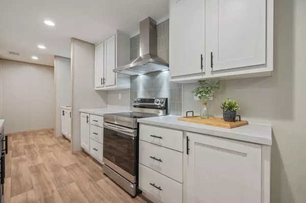 Defuniak Springs, FL 32433,524 E Tiger Lily Lane