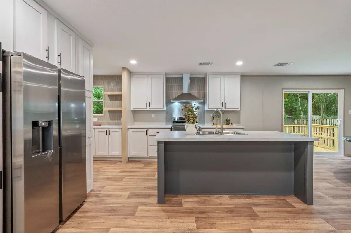 Defuniak Springs, FL 32433,524 E Tiger Lily Lane