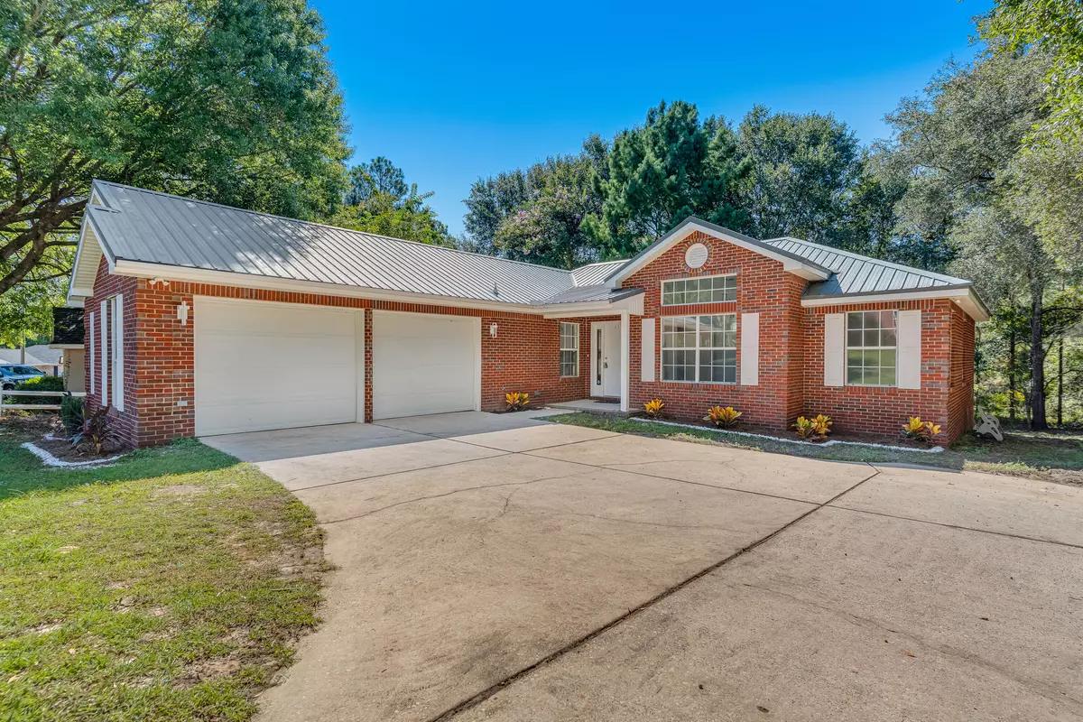 Crestview, FL 32536,111 Paddle Wheel Cove