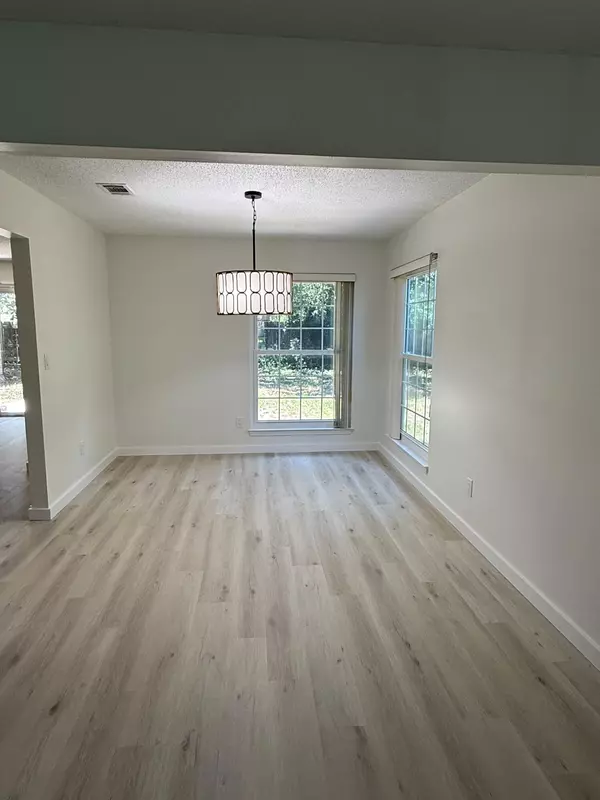 Shalimar, FL 32579,910 Elizabeth Lane