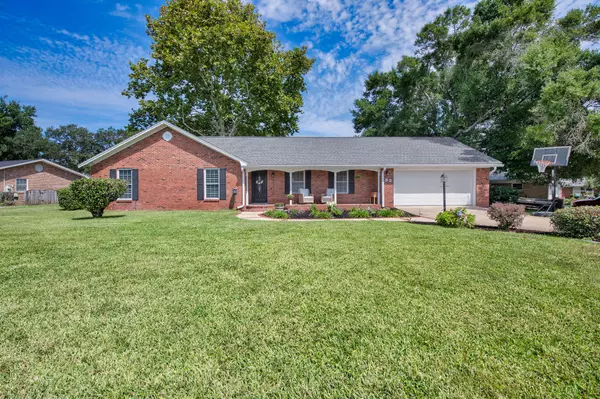 82 Lake Lorraine Circle, Shalimar, FL 32579