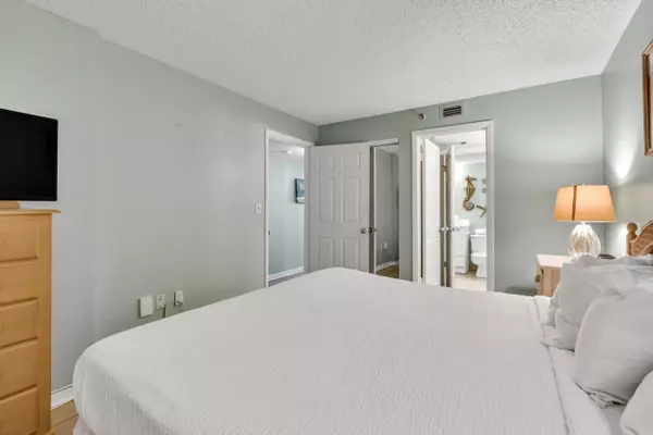 Destin, FL 32541,1040 Highway 98  #208