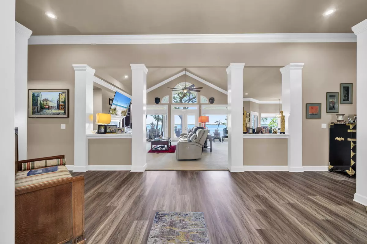 Mary Esther, FL 32569,809 E Miracle Strip Parkway