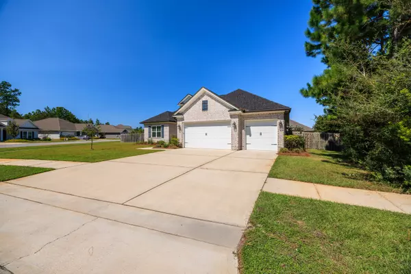 77 Perimeter Place, Freeport, FL 32439