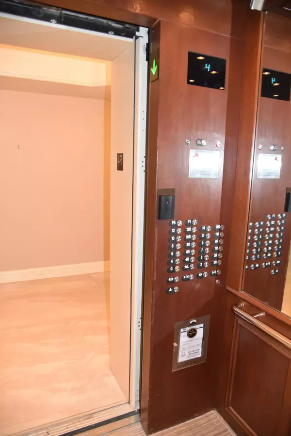Destin, FL 32541,15400 Emerald Coast Parkway  #UNIT 406