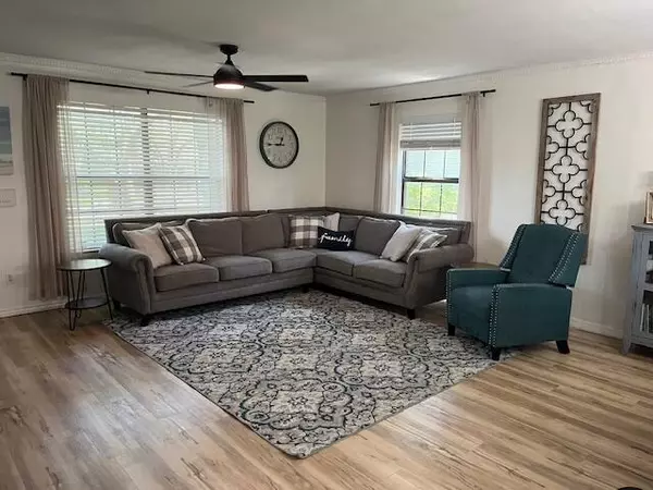 Mary Esther, FL 32569,7 Shady Lane