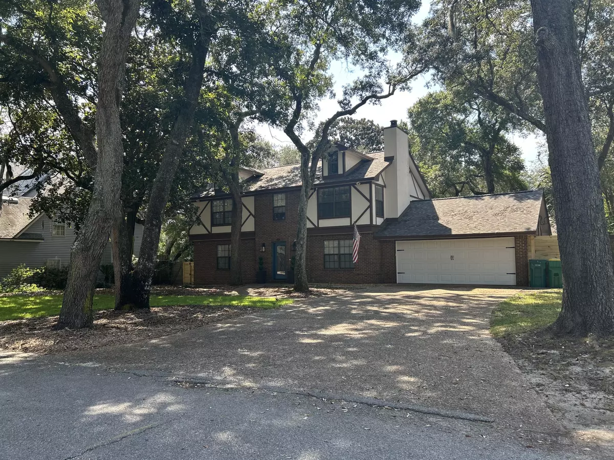 Mary Esther, FL 32569,7 Shady Lane