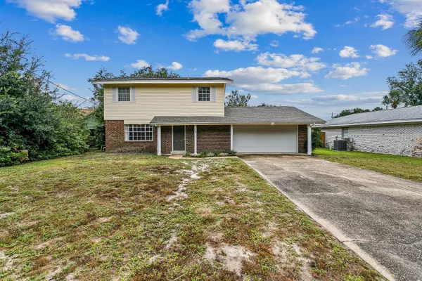 20 E Casa Loma Drive,  Mary Esther,  FL 32569
