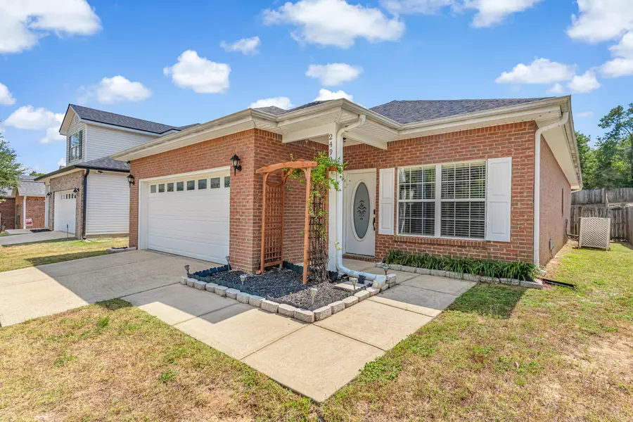 2490 S Lakeview Drive, Crestview, FL 32536