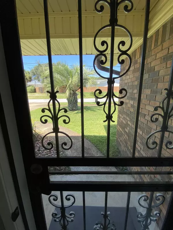 Mary Esther, FL 32569,1003 Boulevard De La Parisienne