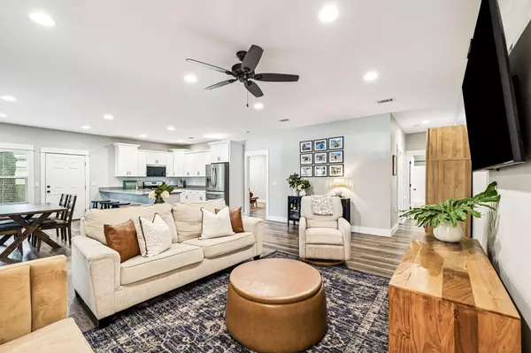 Freeport, FL 32439,82 Live Oak Street