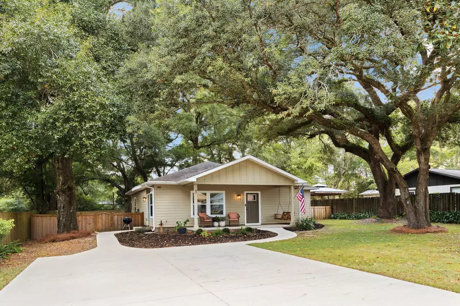 82 Live Oak Street, Freeport, FL 32439