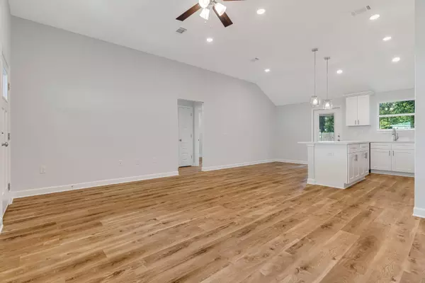 Crestview, FL 32539,456 Crossland Street