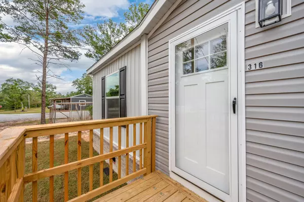 Defuniak Springs, FL 32433,316 E Lafavre Lane