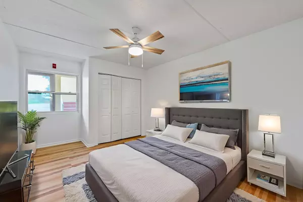 Mary Esther, FL 32569,209 W Miracle Strip Parkway Parkway  #G201