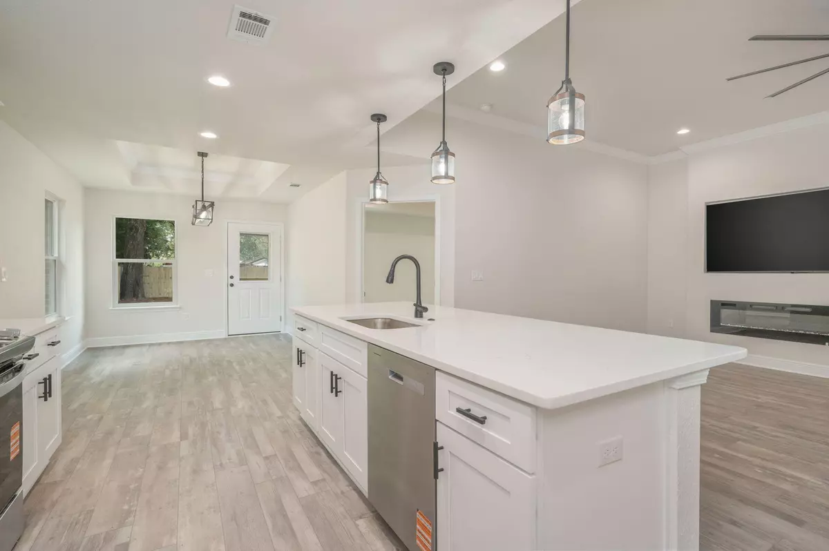 Crestview, FL 32536,151 N Booker Street