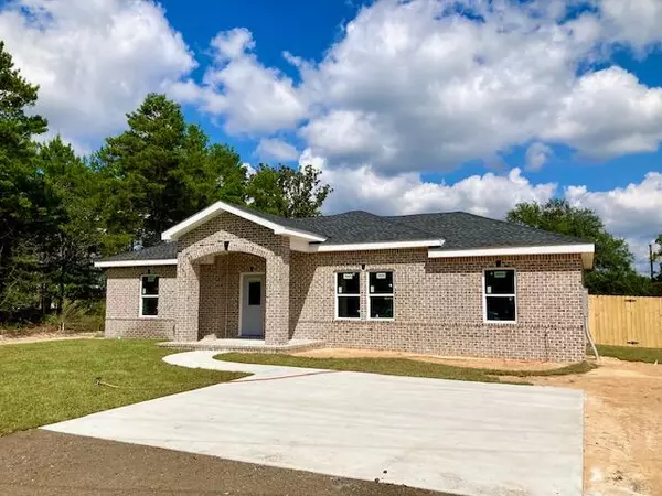 Defuniak Springs, FL 32433,153 E Honeysuckle Street