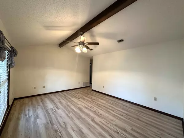 Crestview, FL 32539,519 White Oak Lane