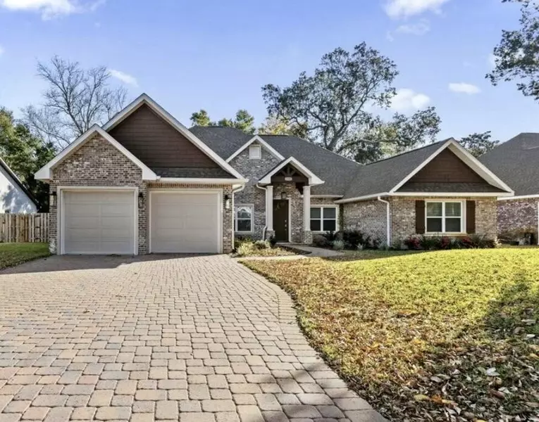 1438 E Shores Boulevard, Gulf Breeze, FL 32563