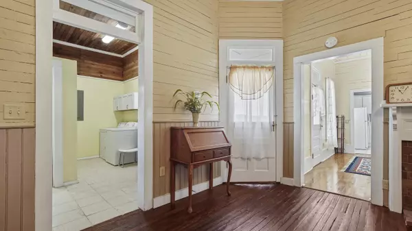 Defuniak Springs, FL 32433,510 Railroad Avenue