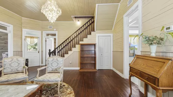 Defuniak Springs, FL 32433,510 Railroad Avenue