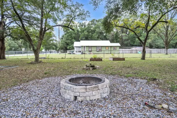 Defuniak Springs, FL 32435,226 S 19Th Street