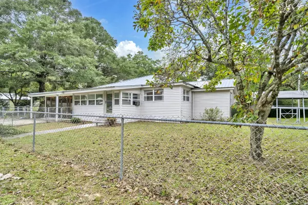Defuniak Springs, FL 32435,226 S 19Th Street