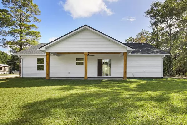 Defuniak Springs, FL 32433,565 W Violet Lane