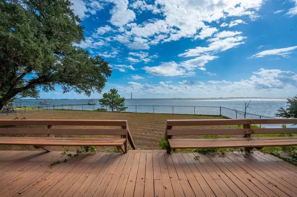Mary Esther, FL 32569,2595 W Highway 98