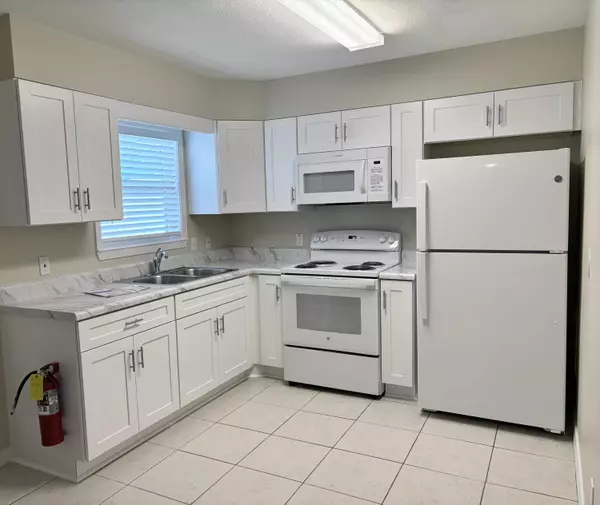 Fort Walton Beach, FL 32547,715 Greenwood Street  #J