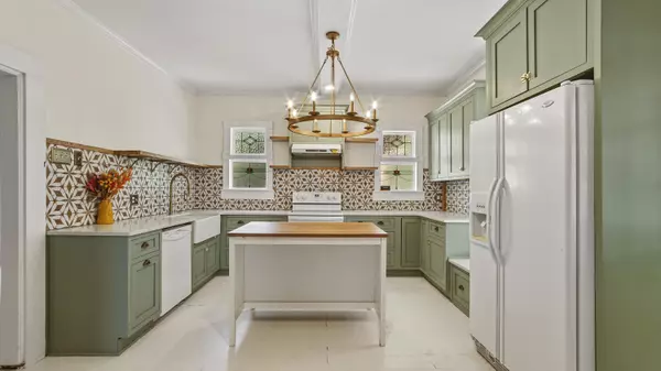 Defuniak Springs, FL 32435,87 Bay Avenue