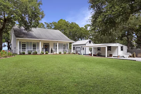 Gulf Breeze, FL 32563,5884 E Bay Boulevard