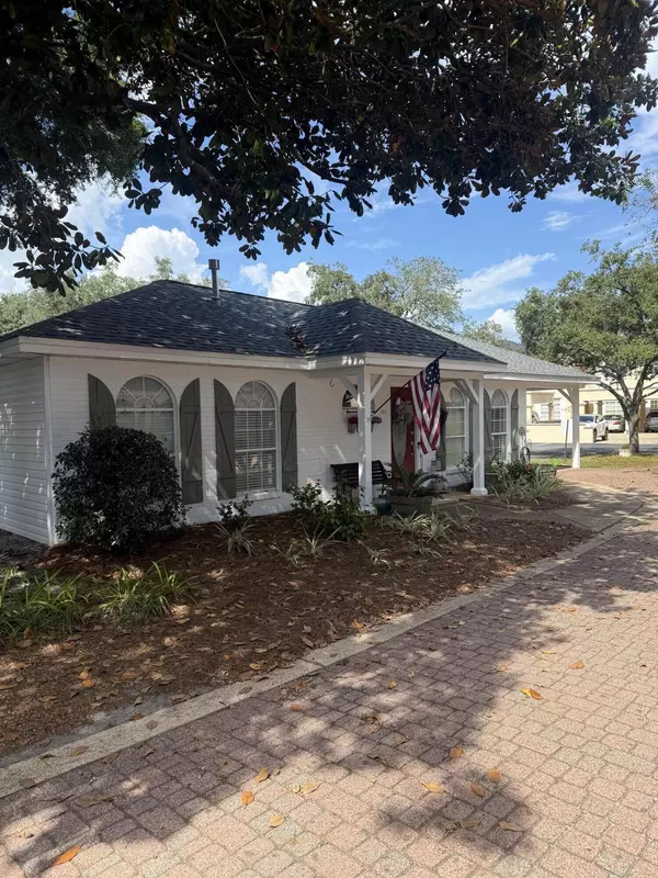 Destin, FL 32541,3863 Indian Trail  #106