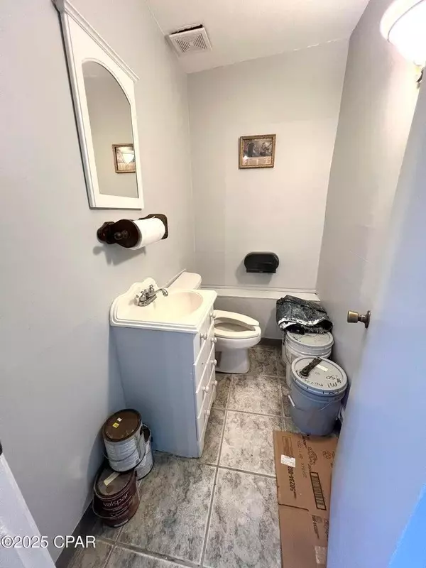 Defuniak Springs, FL 32433,7700 US HWY 90W