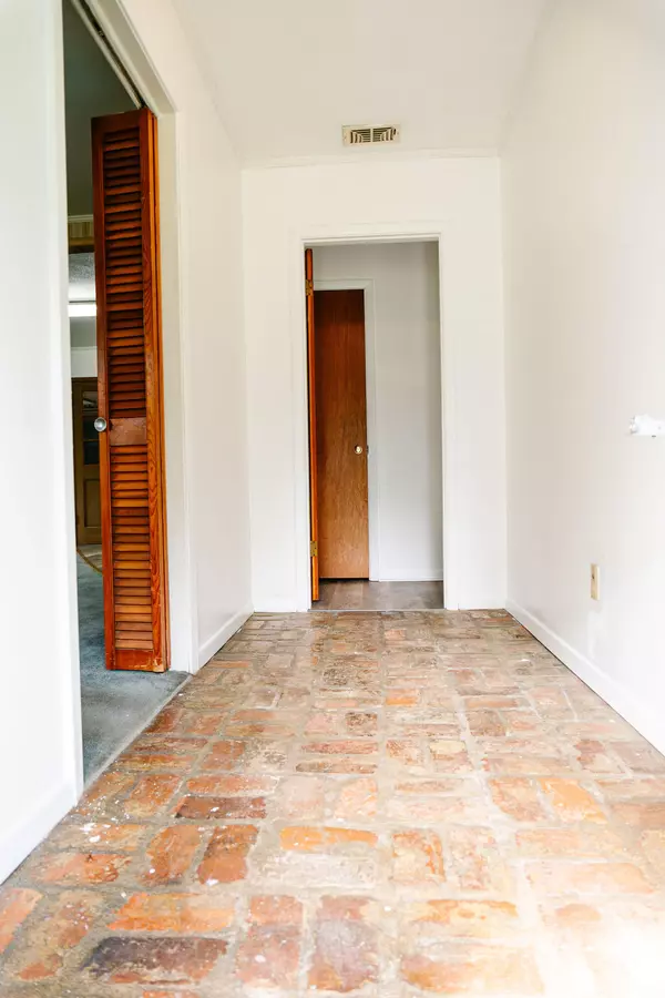 See Remarks, AL,104 Rosemary Avenue