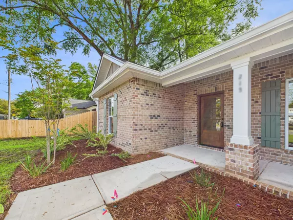 Mary Esther, FL 32569,410 W Pine Street