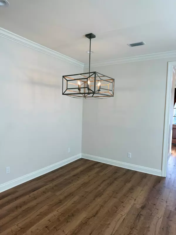 Pensacola, FL 32504,3320 Kings Way