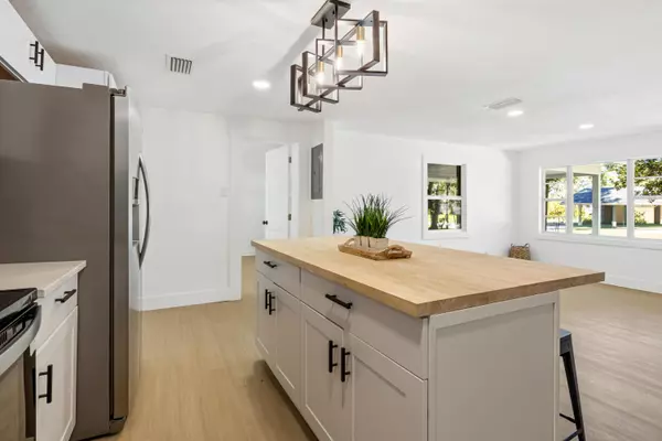 Defuniak Springs, FL 32435,42 Roosevelt Avenue